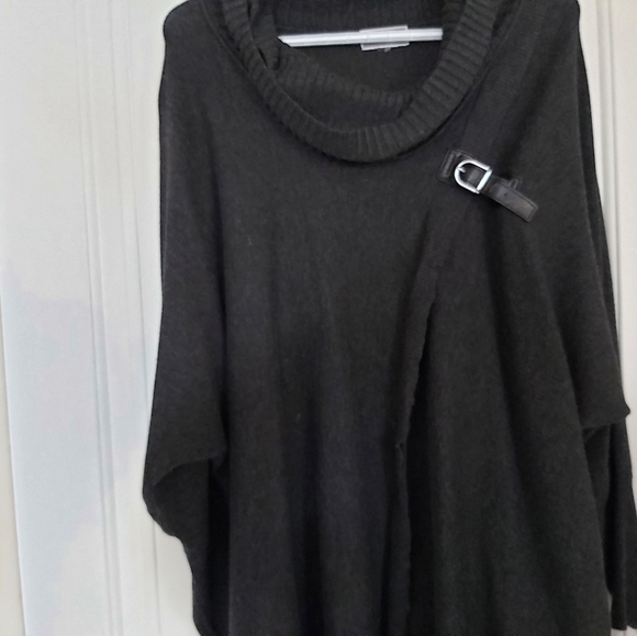 Poncho with buckle - Picture 3 of 5